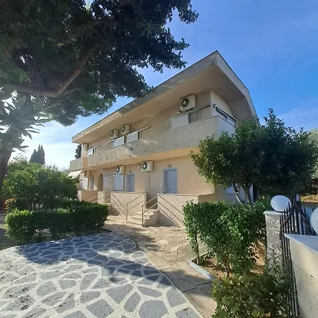 Ξενοδοχείο με διαμερίσματα αποστόλης Selianitika 3*